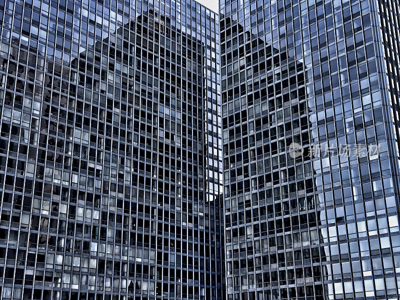 抽象的摩天大楼窗户和反射- 2